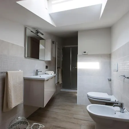 Bellagio Village- 4 Apartments By The Lake - Seasonal Warm Pool And Sauna