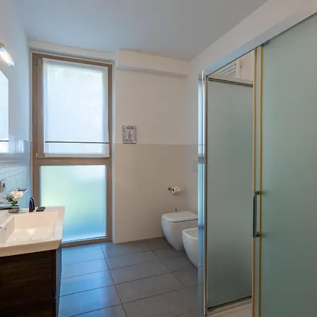 Bellagio Village- 4 Apartments By The Lake - Seasonal Warm Pool And Sauna Aparthotel