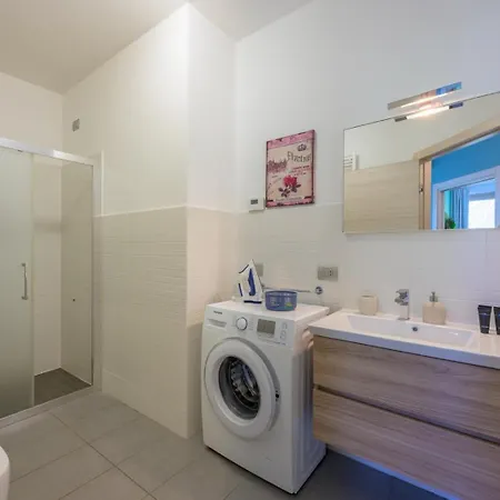 Bellagio Village- 4 Apartments By The Lake - Seasonal Warm Pool And Sauna Aparthotel *