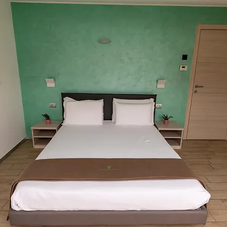 Aparthotel Bellagio Village- 4 Apartments By The Lake - Seasonal Warm Pool And Sauna