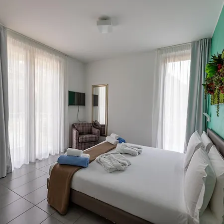 Bellagio Village- 4 Apartments By The Lake - Seasonal Warm Pool And Sauna *