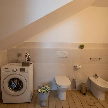 Bellagio Village- 4 Apartments By The Lake - Seasonal Warm Pool And Sauna Aparthotel *