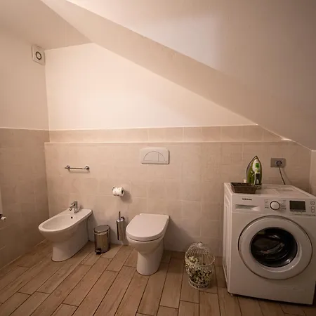 Bellagio Village- 4 Apartments By The Lake - Seasonal Warm Pool And Sauna