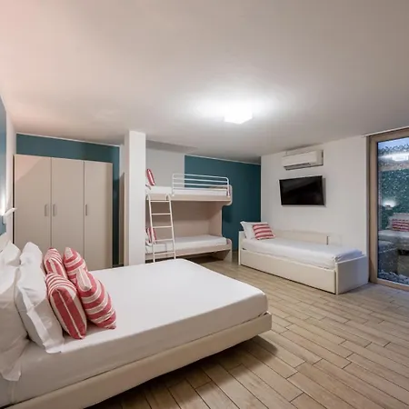 Bellagio Village- 4 Apartments By The Lake - Seasonal Warm Pool And Sauna Aparthotel