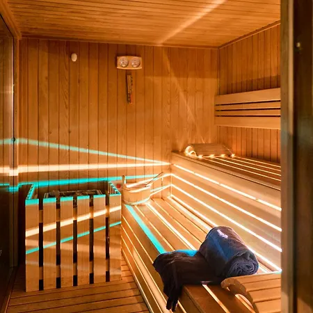Bellagio Village - By The - Seasonal Warm Pool And Sauna Апарт-отель