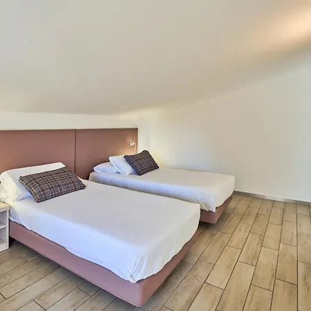 Апарт-отель Bellagio Village - By The - Seasonal Warm Pool And Sauna Oliveto Lario