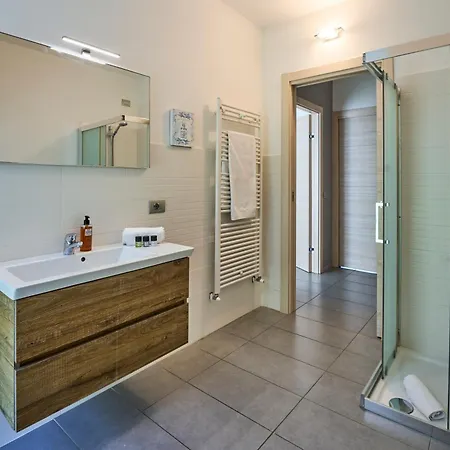 Bellagio Village - By The - Seasonal Warm Pool And Sauna Апарт-отель 4*
